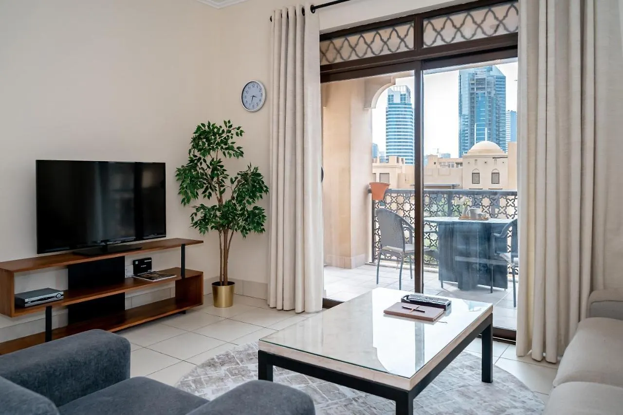 Apartment Higuests - Spacious Apt With Private Balcony In Old Town Dubai